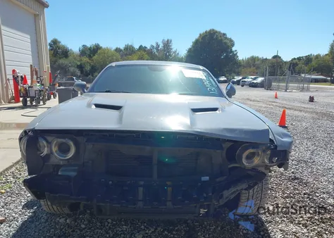 2022 Dodge Challenger Sxt z USA, uszkodzony, nr VIN 2C3CDZAG1NH131995